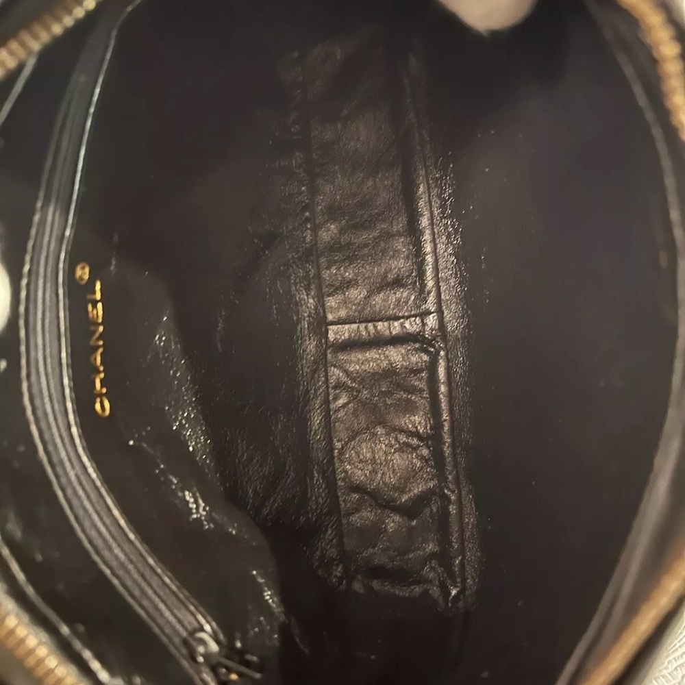 CHANEL Black Crossbody Bag with Quilted Leather and Chain Strap - Picture 14 of 16